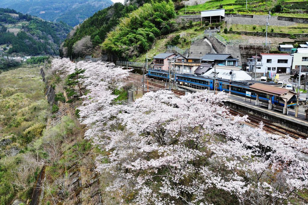 Obokekyo Mannaka Hotel Miyoshi  Buitenkant foto